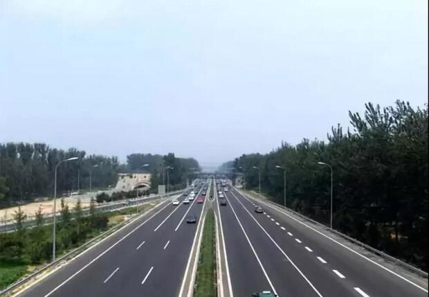 间断性才淄门的操作，能让我们在行驶时省油吗？